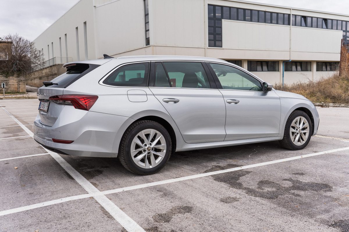 Škoda Octavia Combi 1-6