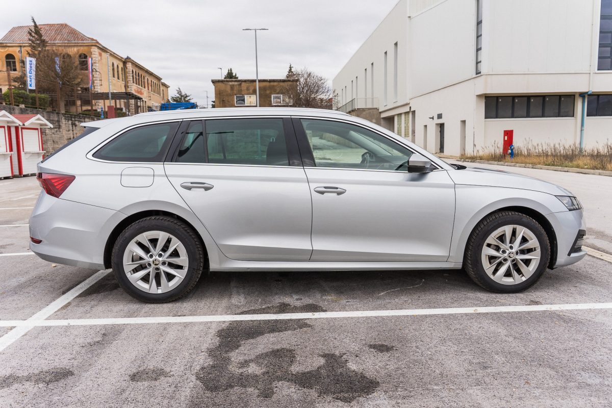 Škoda Octavia Combi 1-7