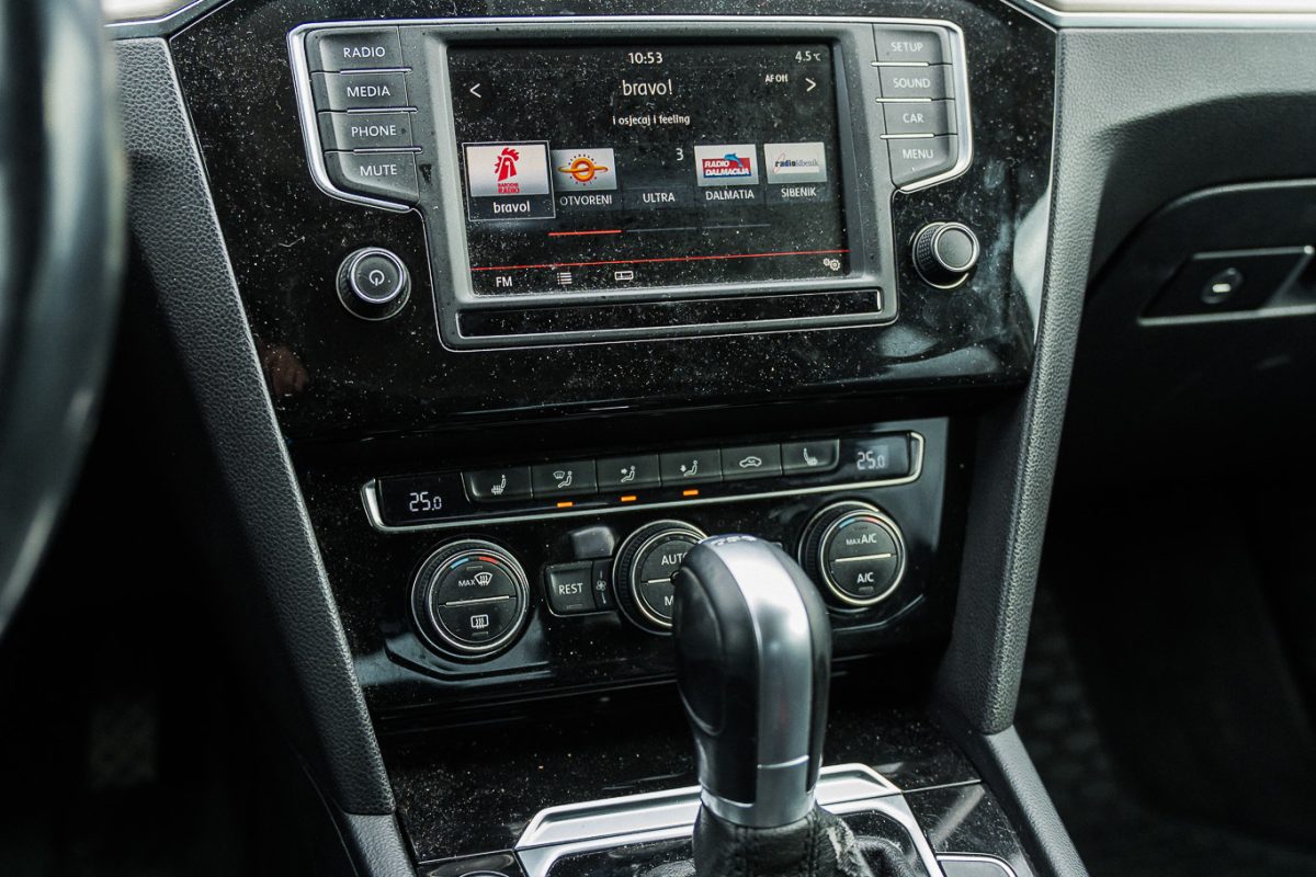 VW PASSAT B8 -11
