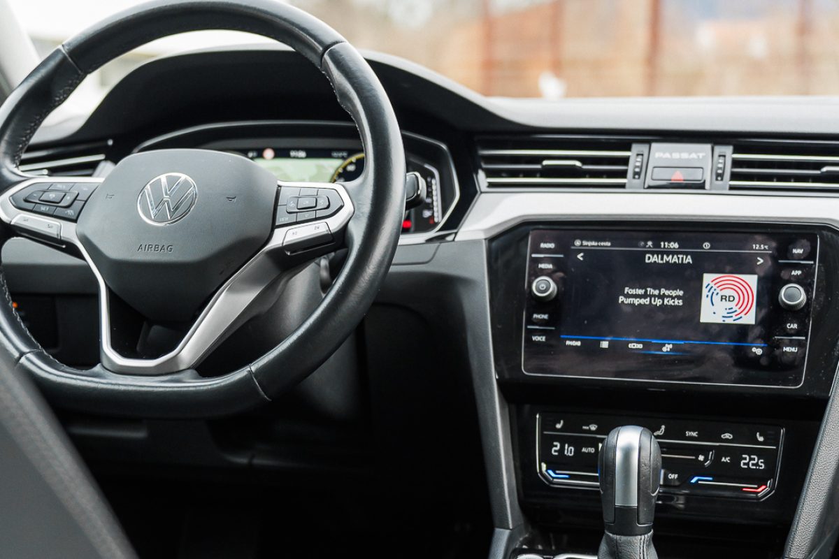 VW PASSAT B8.5 VARIANT-11